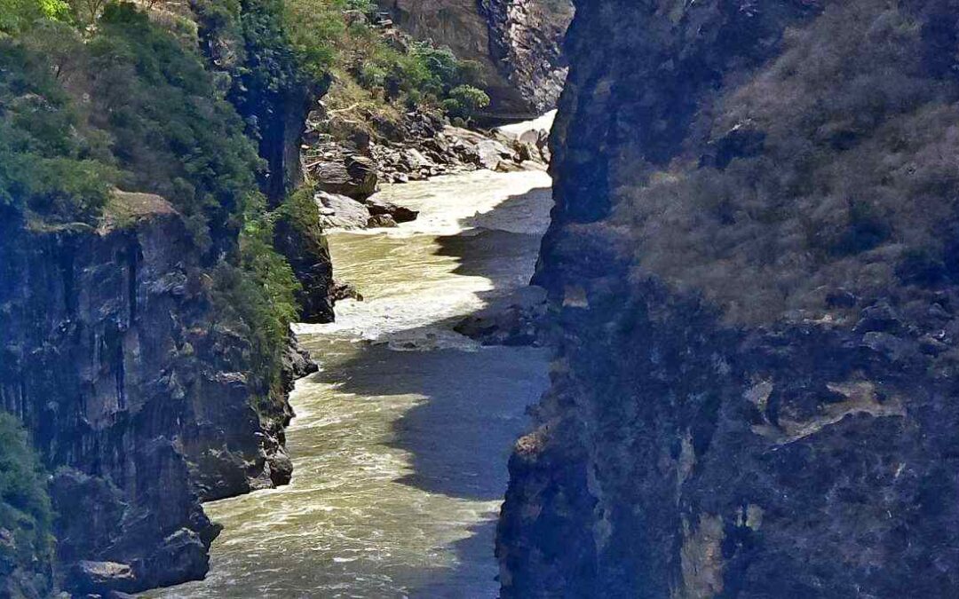 La Garganta del Salto del Tigre, una caída de 3.000 metros sobre el río Yangtzé