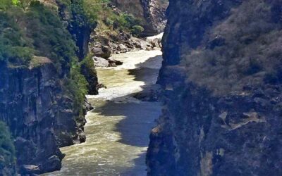 La Garganta del Salto del Tigre, una caída de 3.000 metros sobre el río Yangtzé