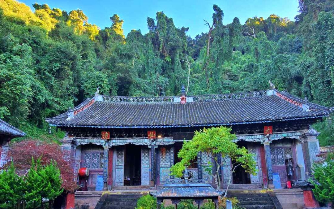 Descubre el tesoro de la montaña Weibaoshan en Yunnan